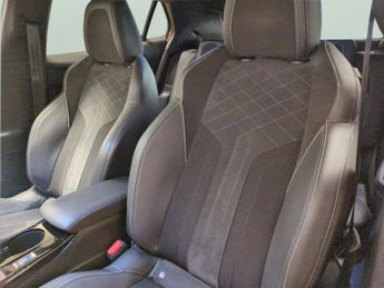 Peugeot E-2008 50kWh GT Premium (136 ps) - REVERSE CAM - ALCANTARA - NAV