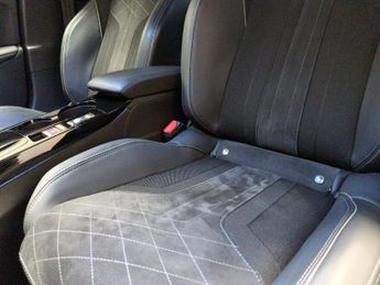 Peugeot E-2008 50kWh GT Premium (136 ps) - REVERSE CAM - ALCANTARA - NAV