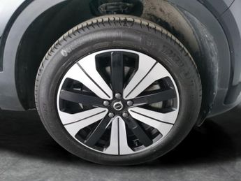 Volvo XC40 Recharge 69kWh Plus (231 ps) - BLACK ROOF RAILS - KEYLESS ENTRY