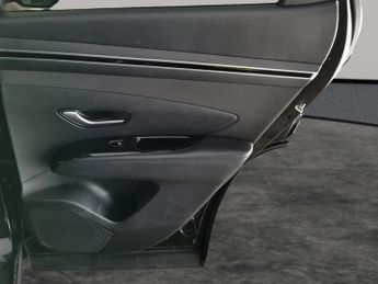 Hyundai Tucson 1.6 h T-GDi 13.8kWh Premium Plug-in 4WD (265 ps) - HEATED SEATS