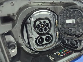 Mercedes-Benz EQC EQC 400 80kWh AMG Line (Premium) 4MATIC (408 ps) - REVERSE CAM -