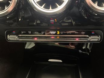 Mercedes-Benz CLA 1.3 CLA180 AMG Line Night Edition (Premium Plus) Coupe 7G-DCT (1