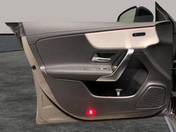 Mercedes-Benz CLA 1.3 CLA180 AMG Line Night Edition (Premium Plus) Coupe 7G-DCT (1