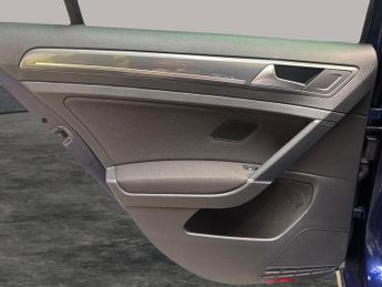 Volkswagen Golf 2.0 TDI R-Line DSG (150 ps) - PADDLE SHIFT - PARK SENSORS - AIR 