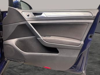 Volkswagen Golf 2.0 TDI R-Line DSG (150 ps) - PADDLE SHIFT - PARK SENSORS - AIR 