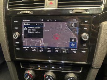 Volkswagen Golf 2.0 TDI R-Line DSG (150 ps) - PADDLE SHIFT - PARK SENSORS - AIR 