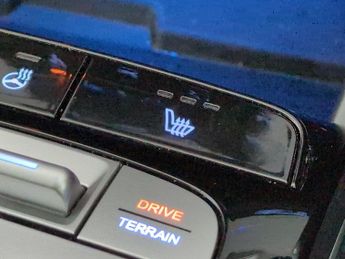 Hyundai Tucson 1.6 h T-GDi 13.8kWh Premium Plug-in 4WD (265 ps) - HEATED SEATS