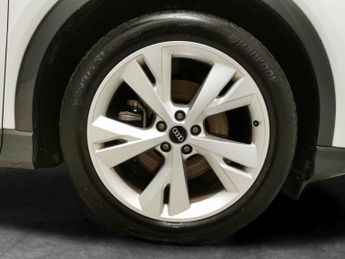 Audi Q4 E-tron 35 S line 55kWh (170 ps) - LANE DEPARTURE  - BLUETOOTH - CRUISE