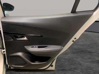 Peugeot E-2008 50kWh GT (7kW Charger) (136 ps) - LED - REVERSE CAM - NAV