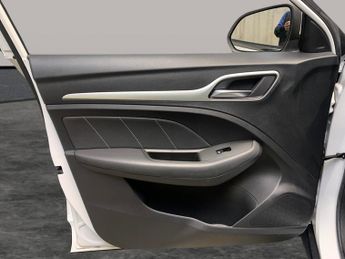 MG MG ZS 44.5kWh Exclusive (143 ps) - HEATED SEATS - NAV - BLIND SPOT ASS