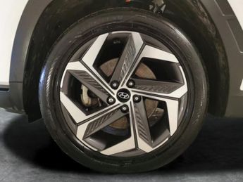 Hyundai Tucson 1.6 h T-GDi 13.8kWh Premium Plug-in 4WD (265 ps) - HEATED STEERI