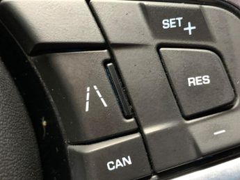 Jaguar F-PACE 2.0 D180 R-Sport AWD (180 ps) - WIFI - XENONS - BLUETOOTH