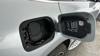 Mercedes-Benz EQC EQC 400 80kWh AMG Line 4MATIC (408 ps) - HEATED LEATHER - COMFOR