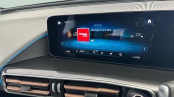 Mercedes-Benz EQC EQC 400 80kWh AMG Line 4MATIC (408 ps) - HEATED LEATHER - COMFOR