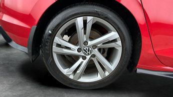 Volkswagen Golf 1.5 eTSI MHEV R-Line DSG (150 ps) - SPORTS SEATS - PRIVACY GLASS