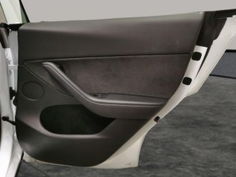 Tesla Model Y SUV RWD (346 ps) - HEATED STEERING - BLIND SPOT ASSIST - WIFI