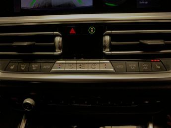 BMW 3 Series 2.0 330e 12kWh Sport Pro Plug-in (292 ps) - ACOUSTIC GLAZING