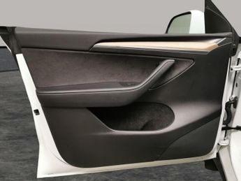 Tesla Model Y SUV RWD (346 ps) - HEATED STEERING - BLIND SPOT ASSIST - WIFI