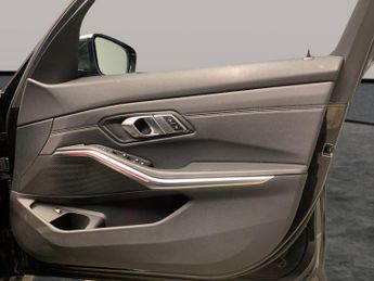 BMW 3 Series 2.0 330e 12kWh M Sport Plug-in (292 ps) - HEATED SEATS - ADAPTIV