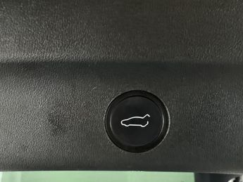 Tesla Model Y (Dual Motor) Long Range 4WDE (384 bhp) - REVERSE CAM - NAV - LEA