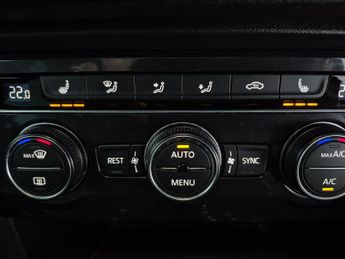 Volkswagen Tiguan 2.0 TDI R-Line DSG 4Motion (150 ps) - DAB - 20IN ALLOYS - BLUETO