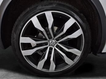 Volkswagen Tiguan 2.0 TDI R-Line DSG 4Motion (150 ps) - DAB - 20IN ALLOYS - BLUETO