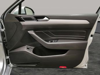 Volkswagen Passat 1.5 TSI EVO SEL DSG (150 ps) - PADDLE SHIFT - PARK SENSORS - AIR