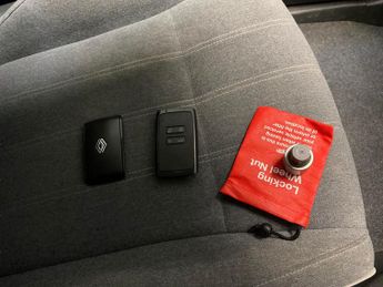 Renault Megane E-tech 60kWh equilibre (optimum charge) (220 ps) - HEATED SEATS - HEATE