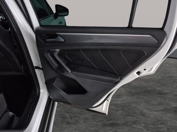 Volkswagen Tiguan 2.0 TDI R-Line DSG 4Motion (150 ps) - DAB - 20IN ALLOYS - BLUETO