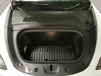 Tesla Model Y SUV RWD (346 ps) - HEATED STEERING - BLIND SPOT ASSIST - WIFI