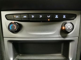 Vauxhall Astra 1.5 Turbo D Business Edition Nav (122 ps) - CRUISE - AIR CON - D