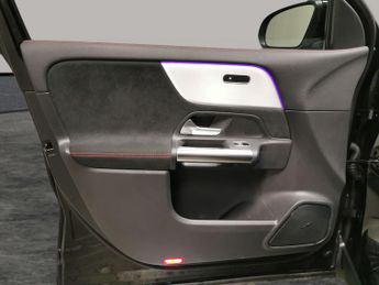 Mercedes-Benz EQA EQA 350 66.5kWh AMG Line (Premium) 4MATIC (292 ps) - HEATED LEAT