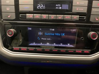 Volkswagen E-up! 18.7kWh e-up! (82 ps) - CLIMATE CONTROL - DAB - PRIVACY GLASS