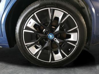 BMW iX3 80kWh M Sport Pro (286 ps) - HUD - PARK ASSIST - HK AUDIO