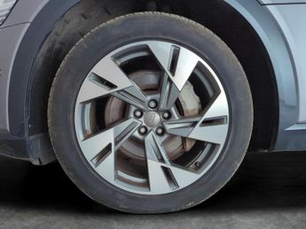 Audi e-tron 55 quattro 95kWh (408 ps) - ADJUSTABLE SUSPENSION - LANE DEPARTU