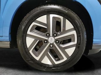 Hyundai Kona 39kWh Premium (10.5kW Charger) (136 ps) - HEATED SEATS - HEATED 