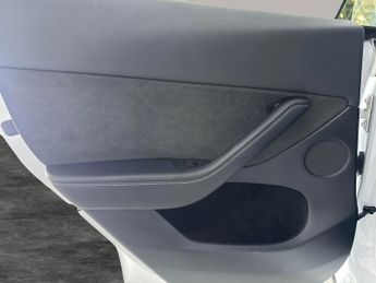 Tesla Model Y SUV RWD (346 ps) - LED - REVERSE CAM - NAV