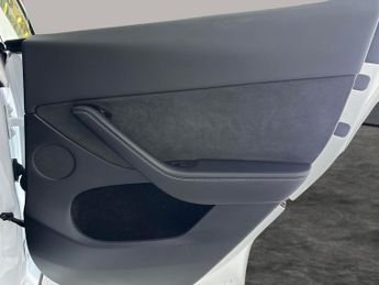 Tesla Model Y SUV RWD (346 ps) - LED - REVERSE CAM - NAV