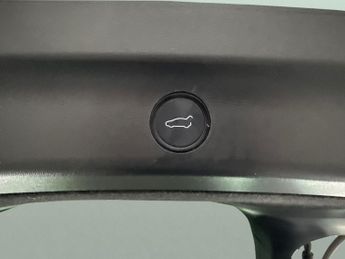 Tesla Model Y SUV RWD (346 ps) - LED - REVERSE CAM - NAV