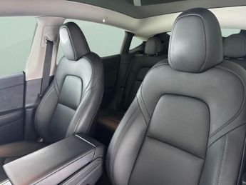 Tesla Model Y SUV RWD (346 ps) - LED - REVERSE CAM - NAV