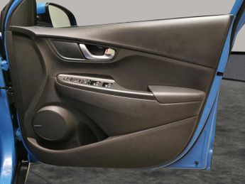 Hyundai Kona 39kWh Premium (10.5kW Charger) (136 ps) - HEATED SEATS - HEATED 