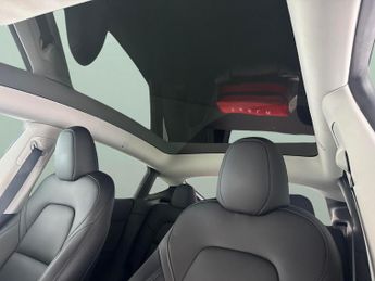 Tesla Model Y SUV RWD (346 ps) - LED - REVERSE CAM - NAV