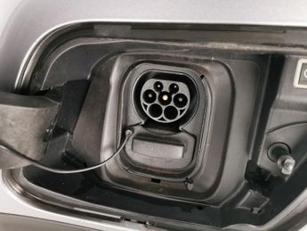 Peugeot E-2008 50kWh GT Premium (136 ps) - KEYLESS ENTRY - LED - REVERSE CAM