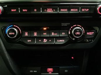 Kia Niro 64kWh 4 (201 bhp) - HEATED STEERING - LANE DEPARTURE  - HEAT PUM