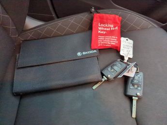 Skoda Karoq 1.6 TDI SE DSG (115 ps) - 17IN ALLOYS - SD CARD MEDIA INPUT