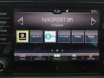 Skoda Karoq 1.6 TDI SE DSG (115 ps) - 17IN ALLOYS - SD CARD MEDIA INPUT