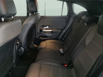 Mercedes-Benz GLA 1.3 GLA250e 15.6kWh Exclusive Edition Plug-in 8G-DCT (218 ps) - 