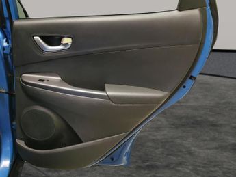 Hyundai Kona 39kWh Premium (10.5kW Charger) (136 ps) - HEATED SEATS - HEATED 