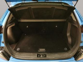 Hyundai Kona 39kWh Premium (10.5kW Charger) (136 ps) - HEATED SEATS - HEATED 