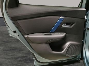 Citroen e-C4 50kWh Shine (136 ps) - REVERSE CAM - HEATED STEERING - BLIND SPO